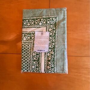 ATOSII NWT Queen green and white long rectangular cotton batik tablecloth
